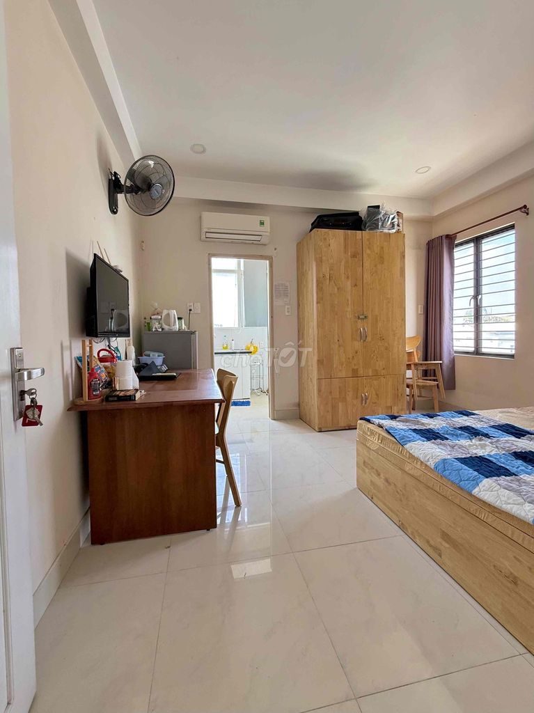 A private bedroom, elevators full of windows.