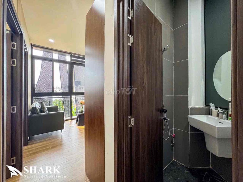 Two balcony bedrooms. Full Sư Vạn Hạnh Section 10 near the Great Hall.