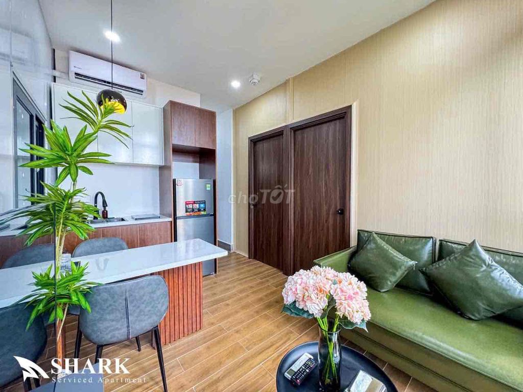 Two balcony bedrooms. Full Sư Vạn Hạnh Section 10 near the Great Hall.