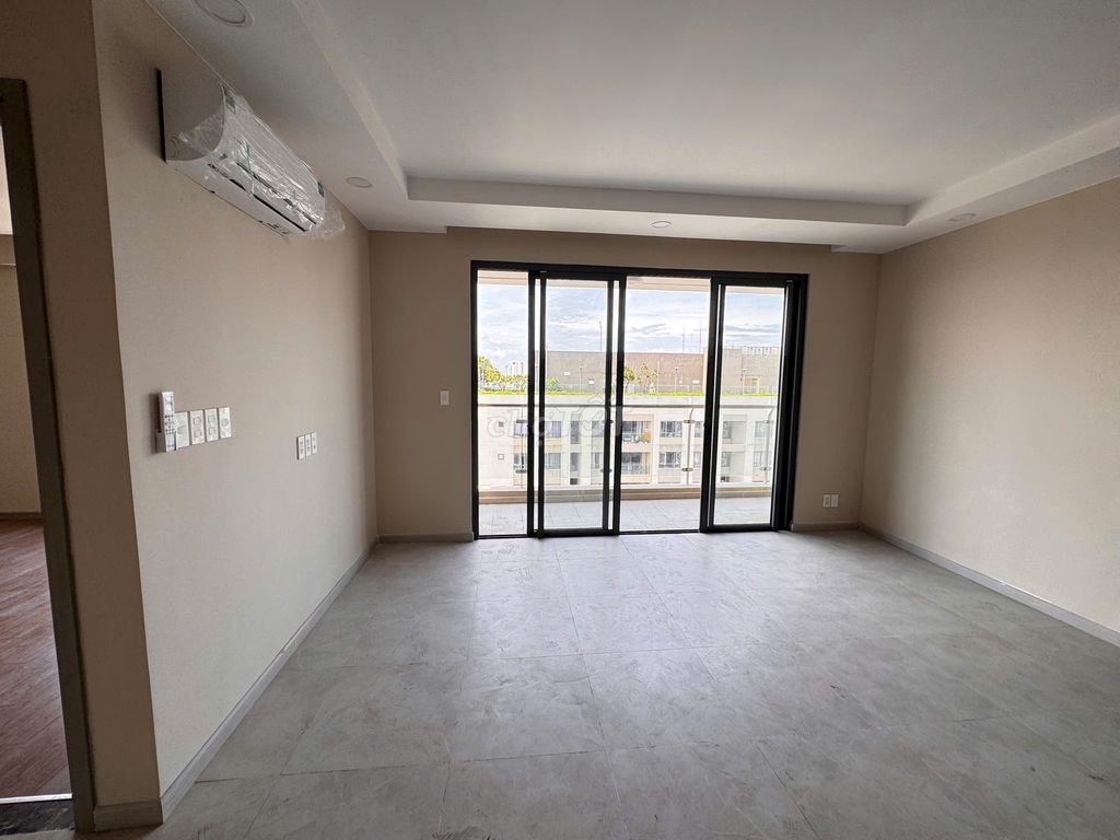Three bedrooms clear at Gold View T10, one apartment left.