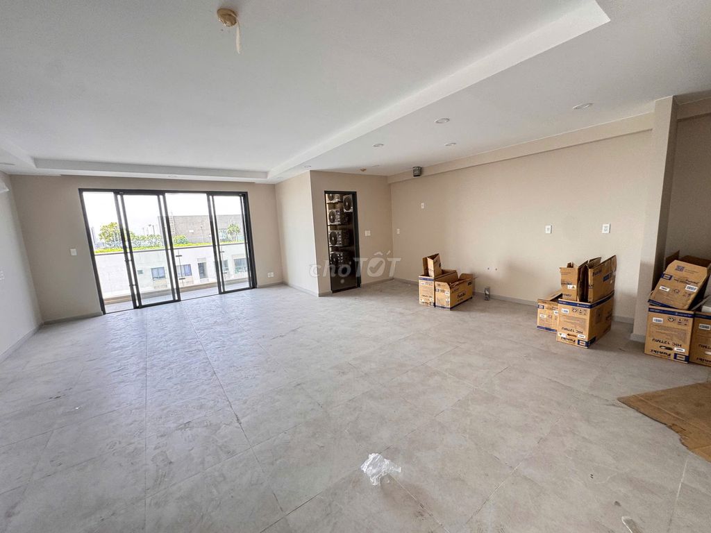 Three bedrooms clear at Gold View T10, one apartment left.