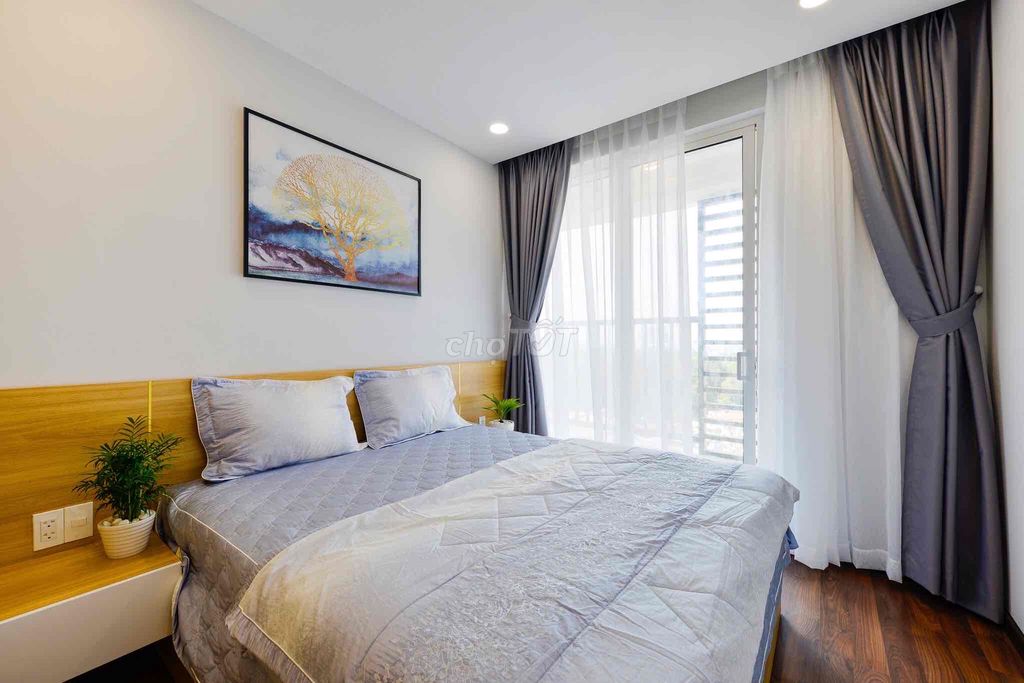 Rent an Orchard Parkview apartment three bedrooms 2 85 meters near the park