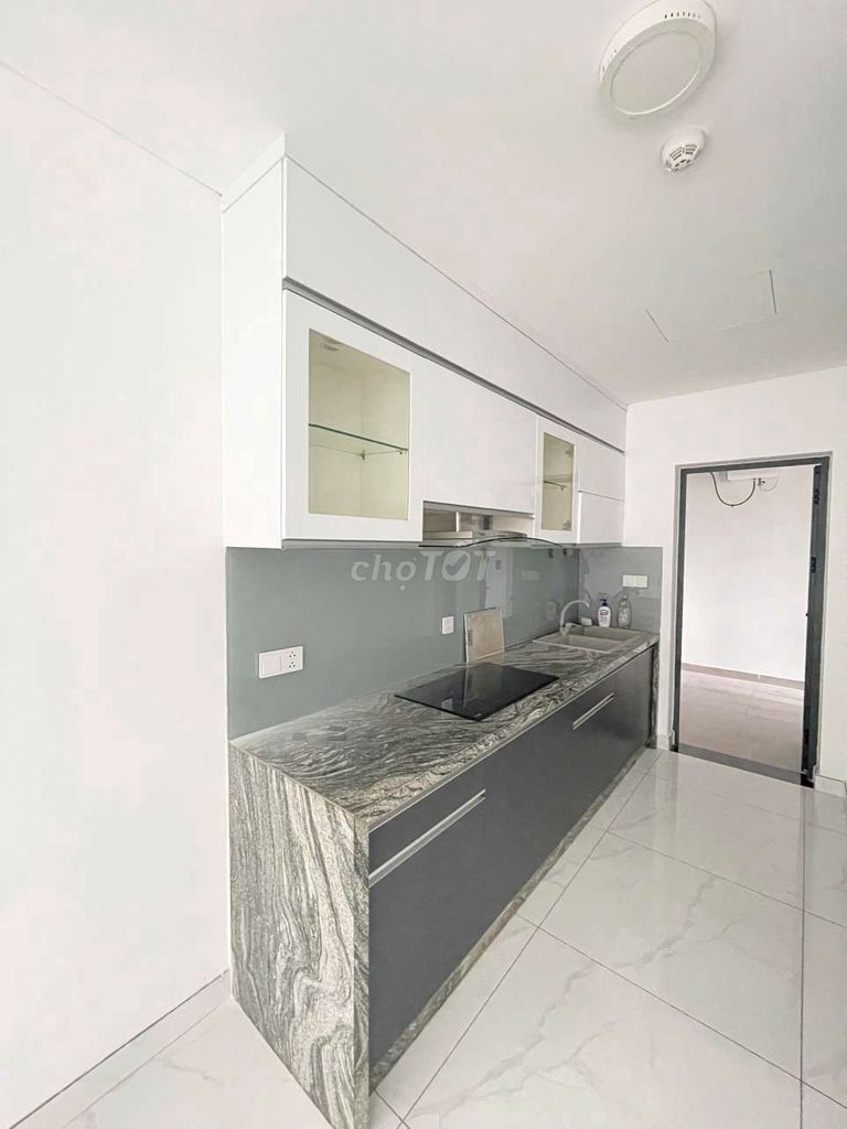 Get Diamond Alnata, basic interior, the empty house right now.