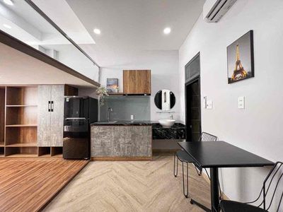 Rent a room with a wide, wide, four-four friends, right here, uth, 401,