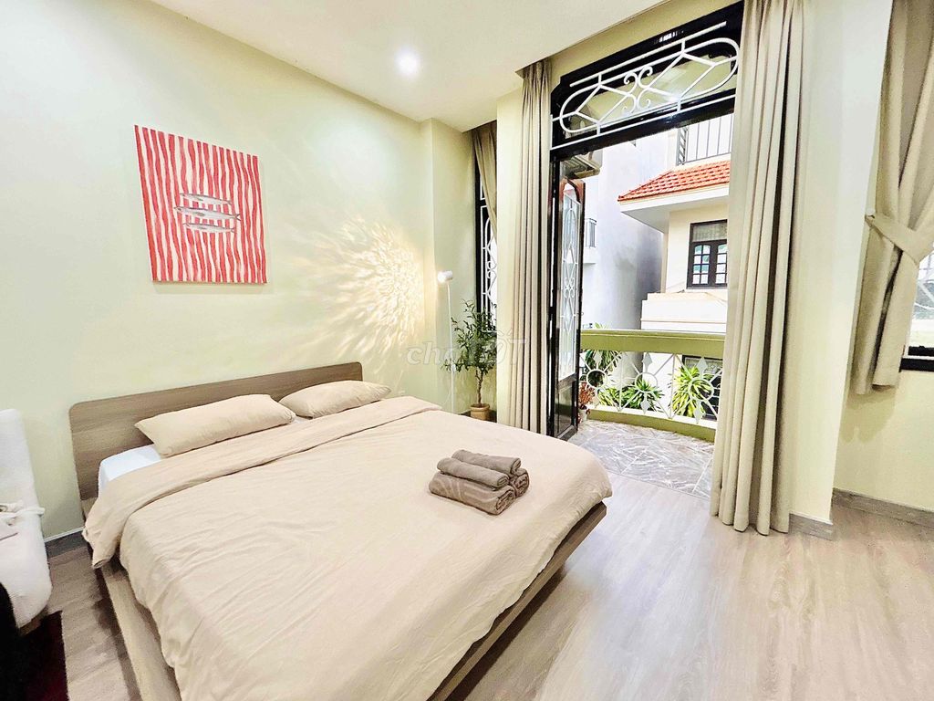 Rent a 40-foot-wide balcony.