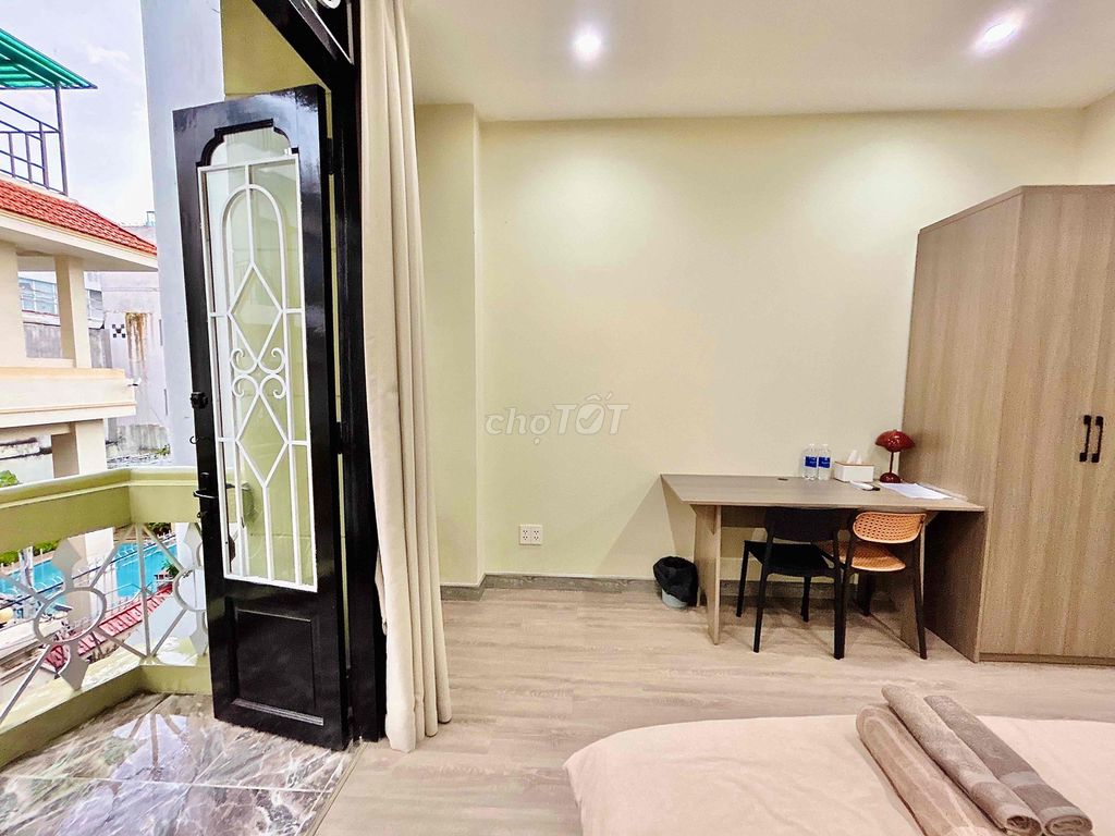 Rent a 40-foot-wide balcony.