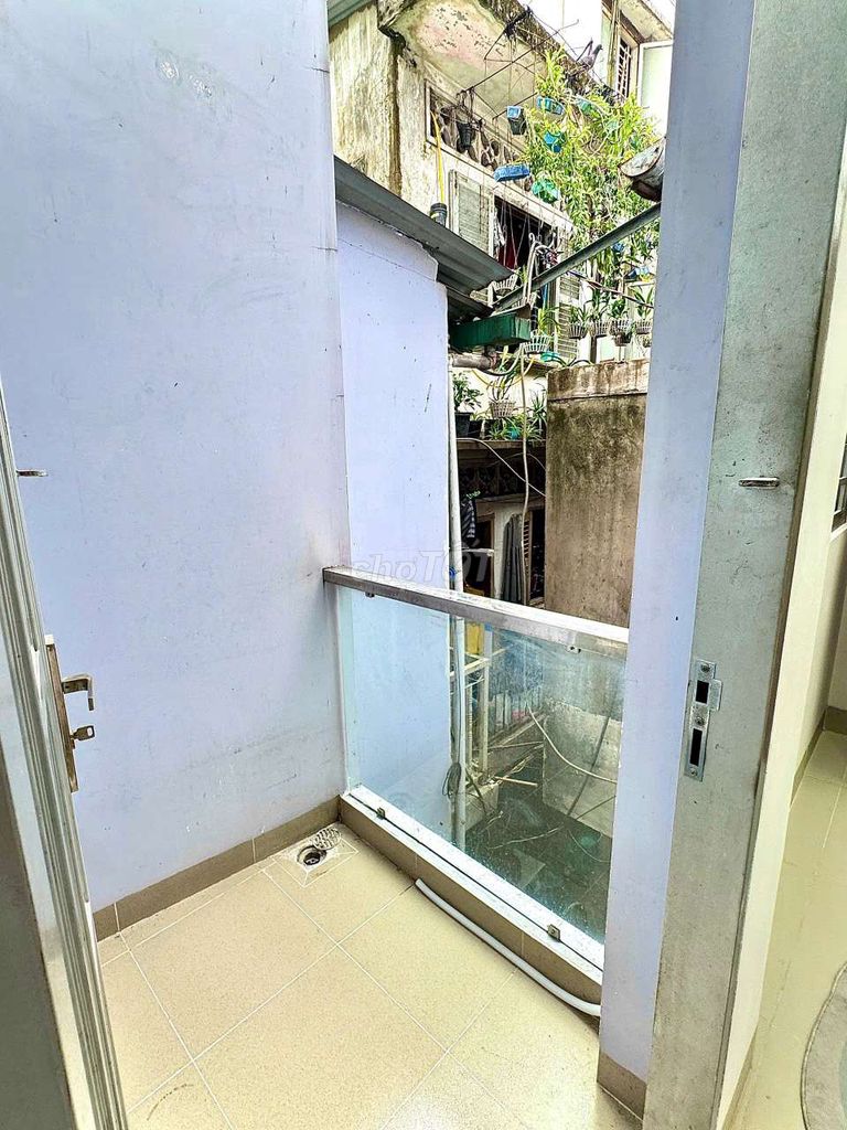 In one bedroom, 40 meters window.
