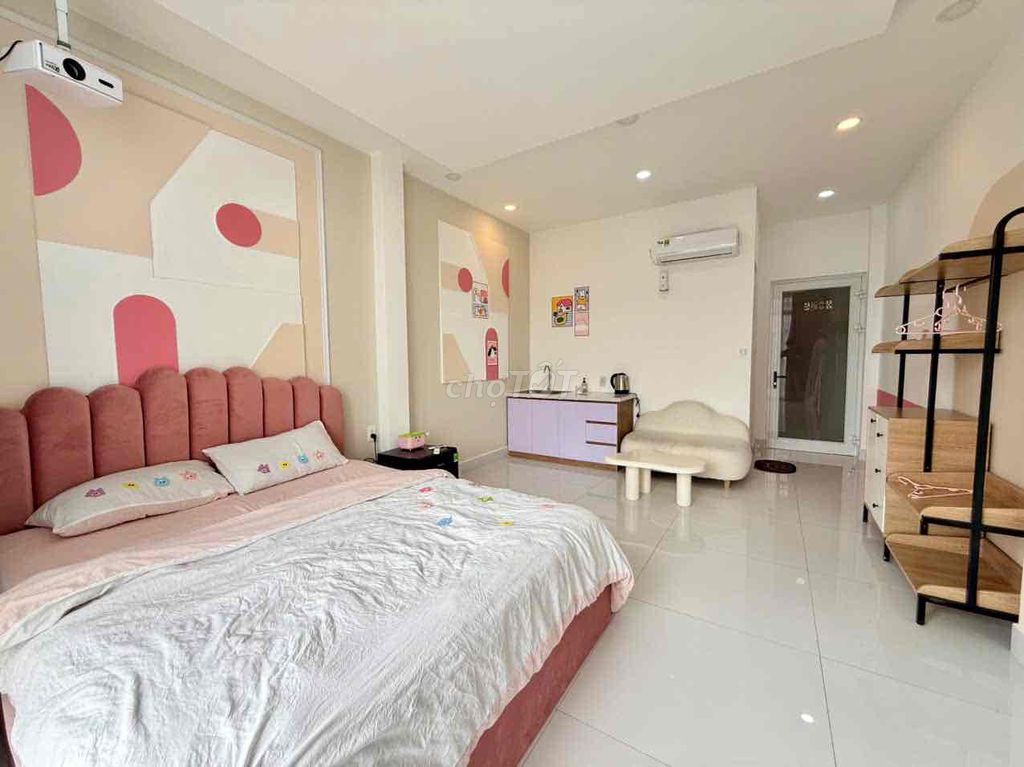 studio 40 meters 2 window balcony on 3/2.