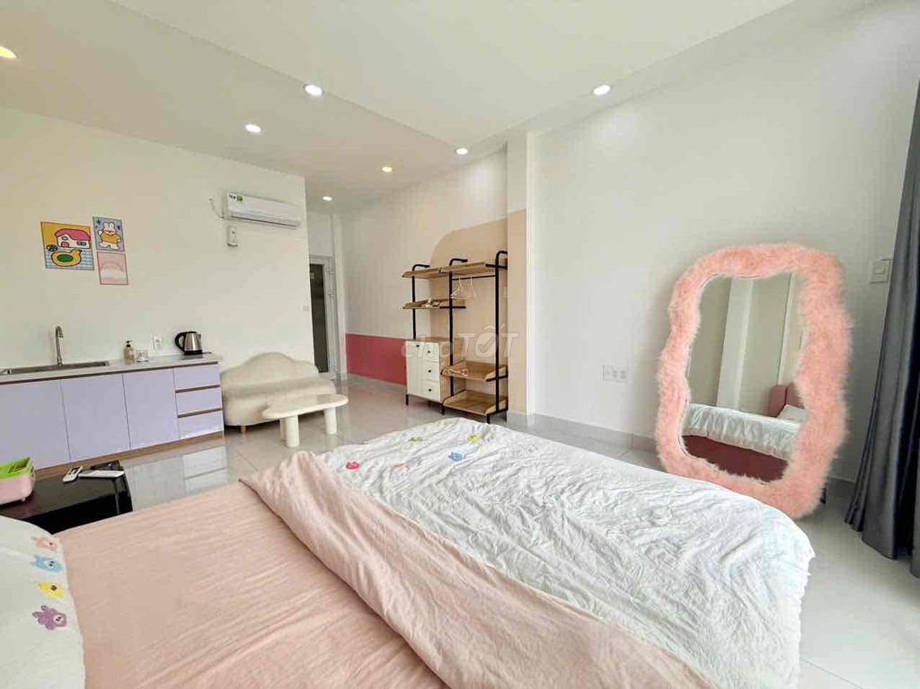 studio 40 meters 2 window balcony on 3/2.