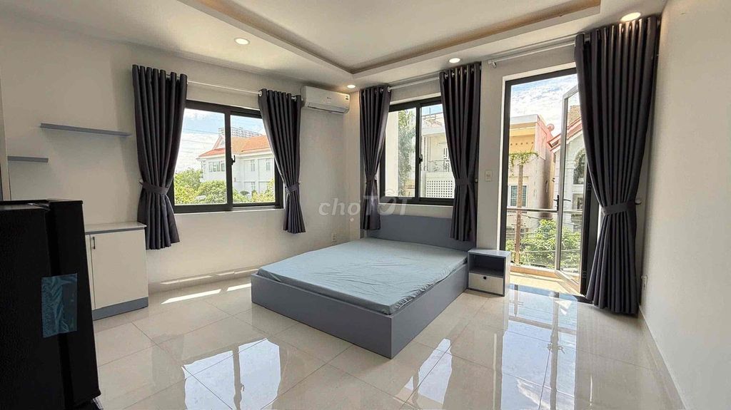 The studio apartment -- a lot of light -- the real interior right here in District 7 --