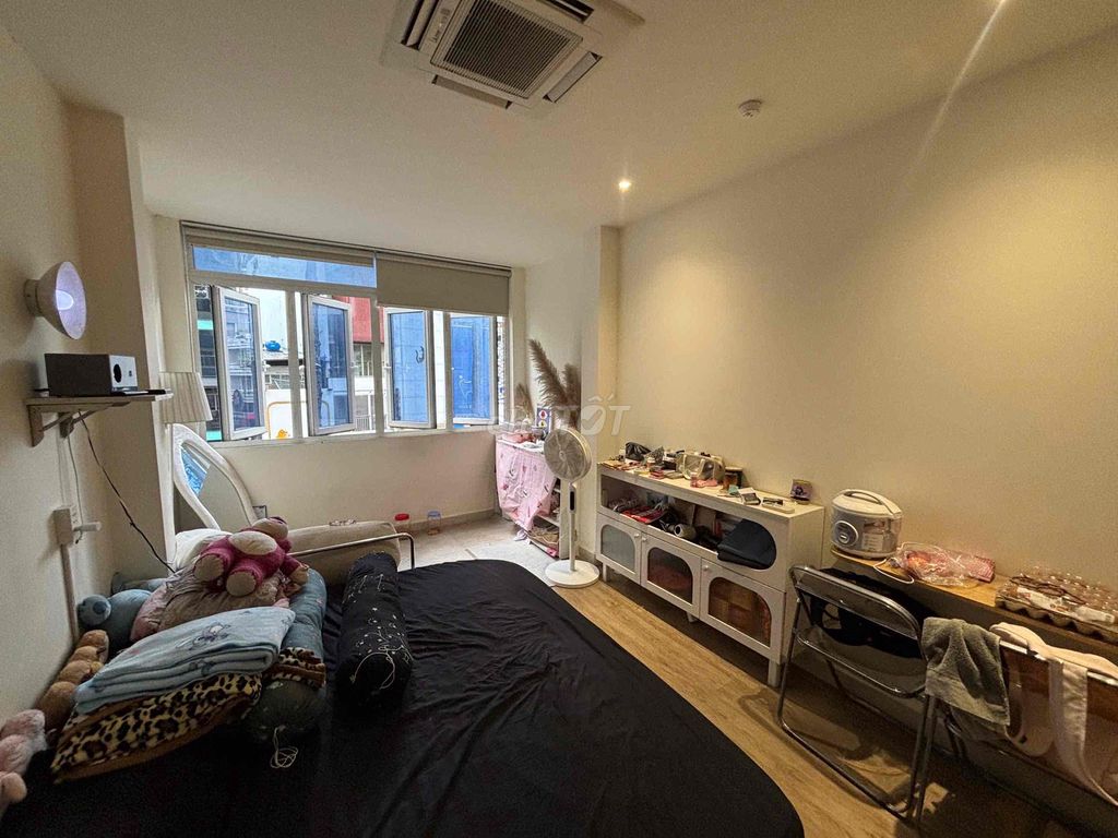 window apartment - full interior - in democratic cycle