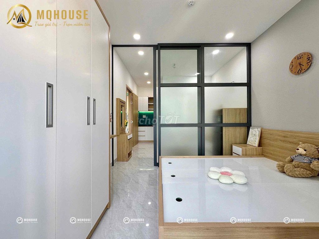 A public bedroom with a GRIGRIGRI right there in ETown Republic