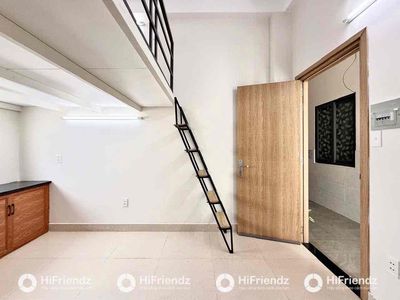 mini building. Full interior. Two open sky windows in District 6.