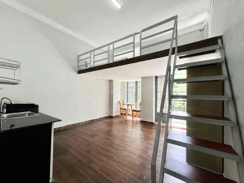 The balcony is Bàn Cờ.