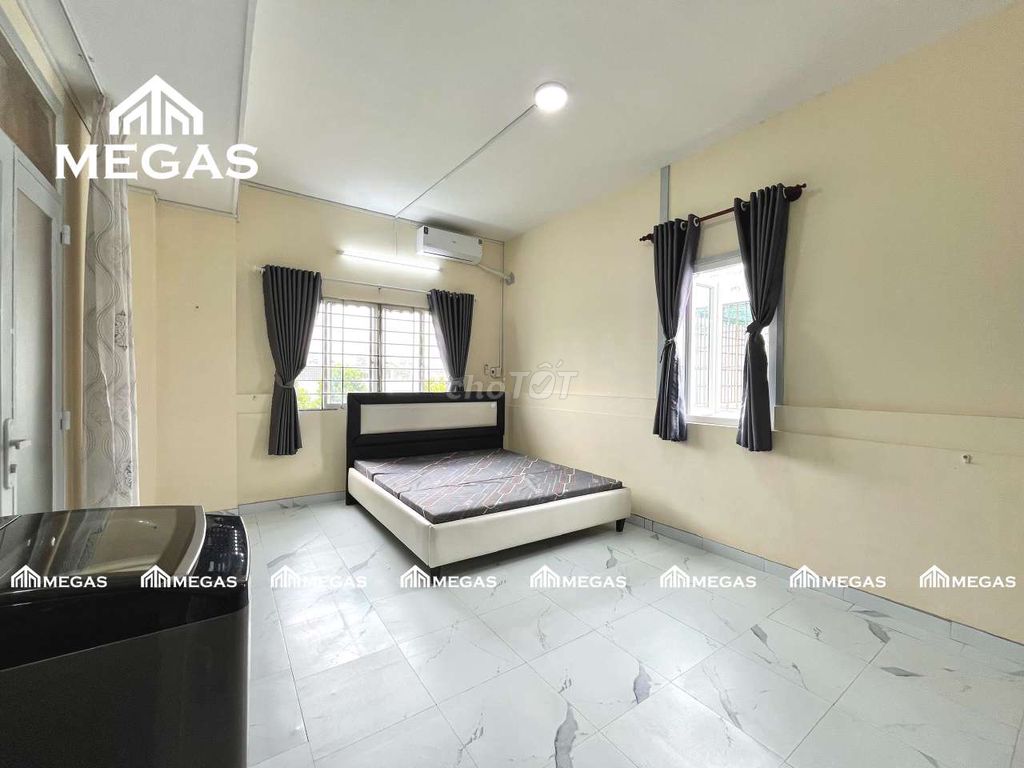 rent a super open window - full interior