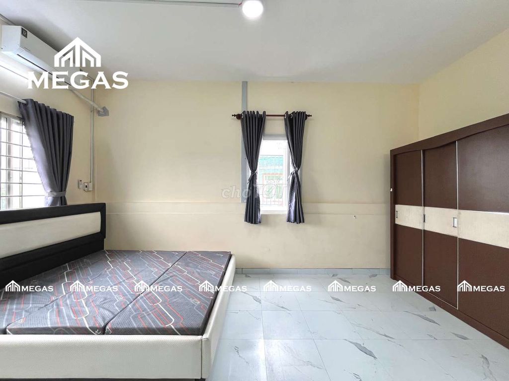 rent a super open window - full interior