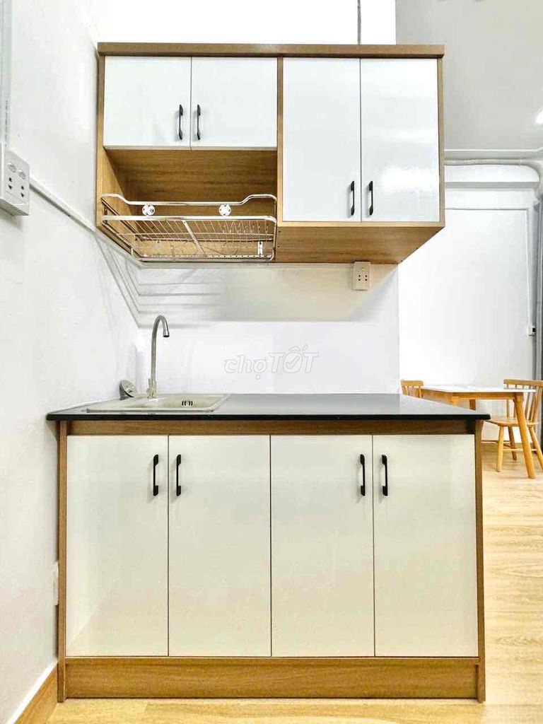 Two bedrooms, two bathrooms, two full interior toilets, five people close to the chain.