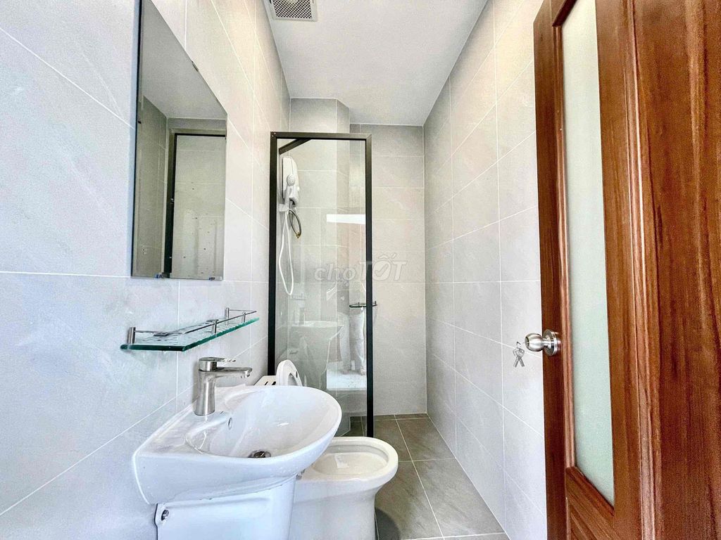 1 100 percent new bedroom 37 M2 right at District 7 near the Remitt,