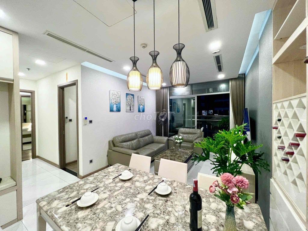 Rent Landmark 81.