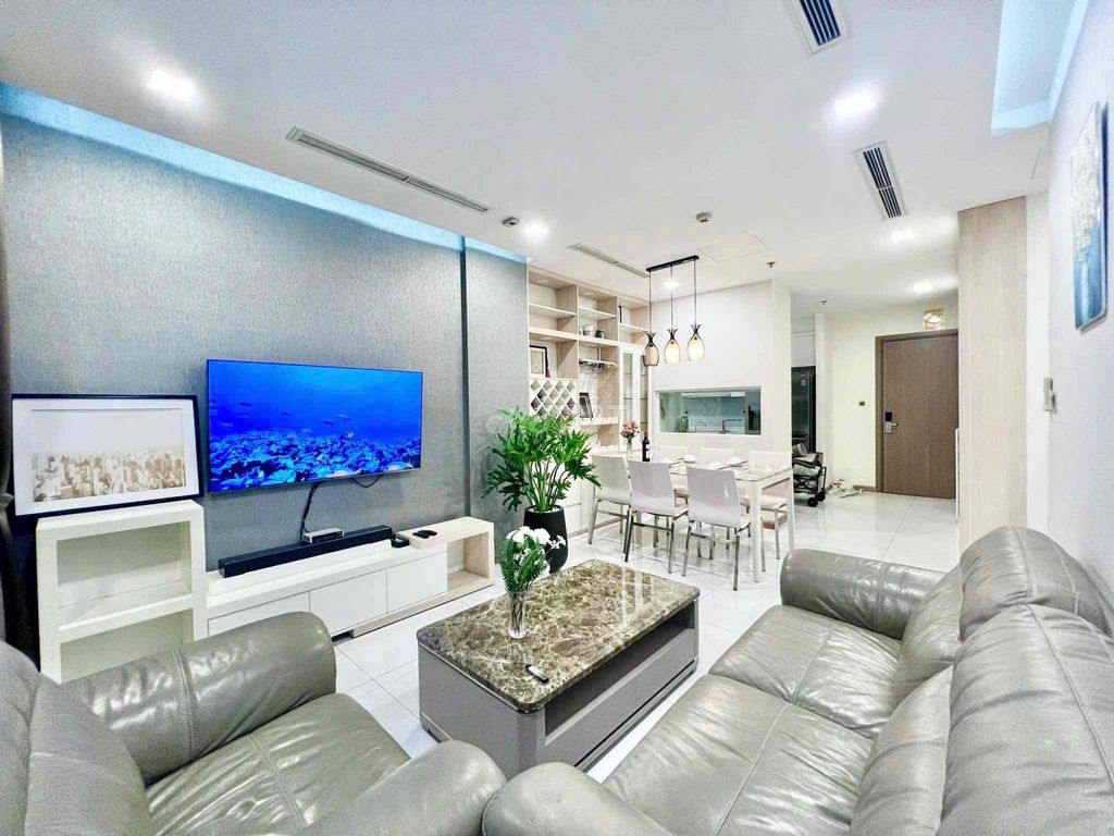 Rent Landmark 81.