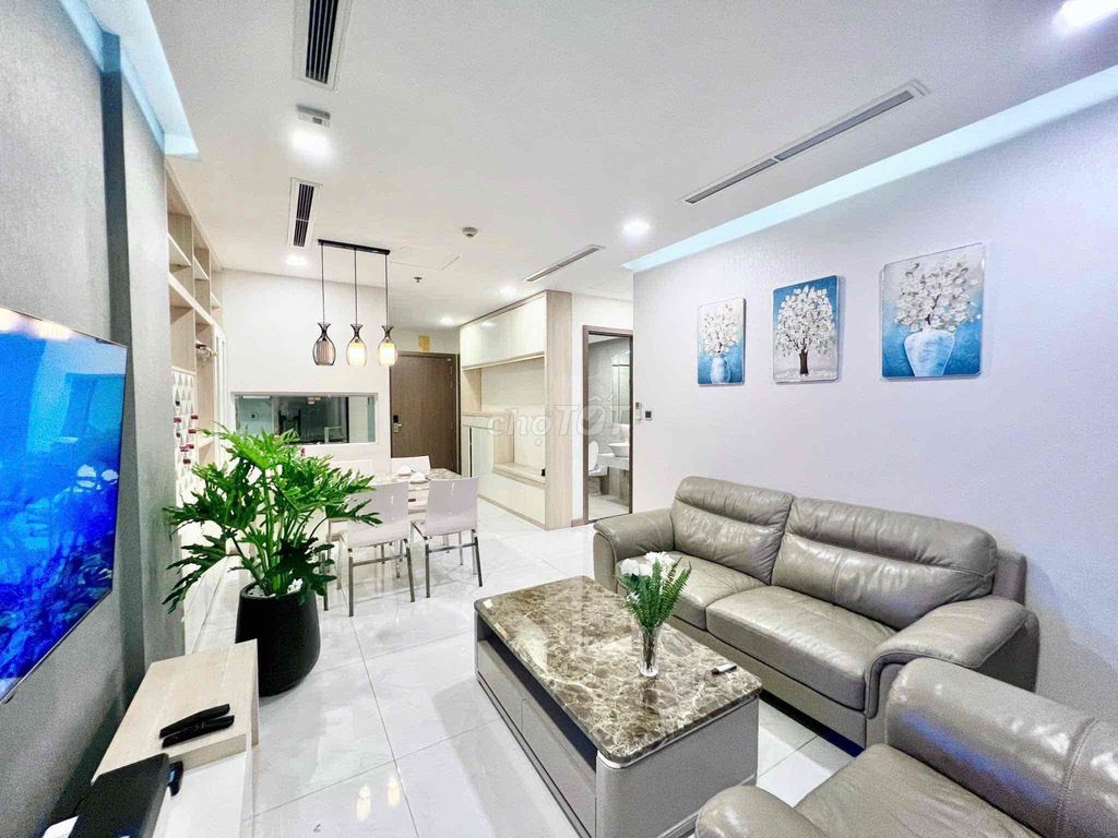 Rent Landmark 81.