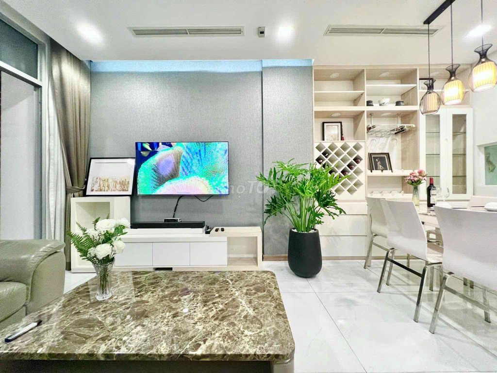 Rent Landmark 81.