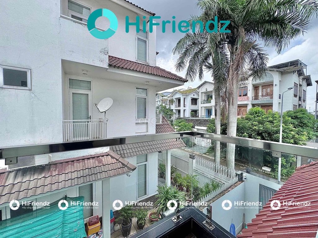 It's really, really, really, really, really cool. It's a super-saltalty little balcony apartment.