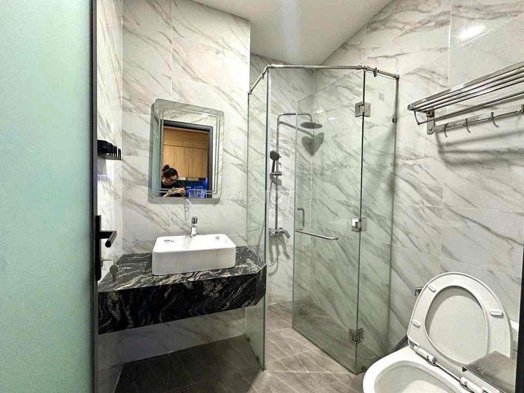 50 meters high-end service apartment on Cộng Hoà.