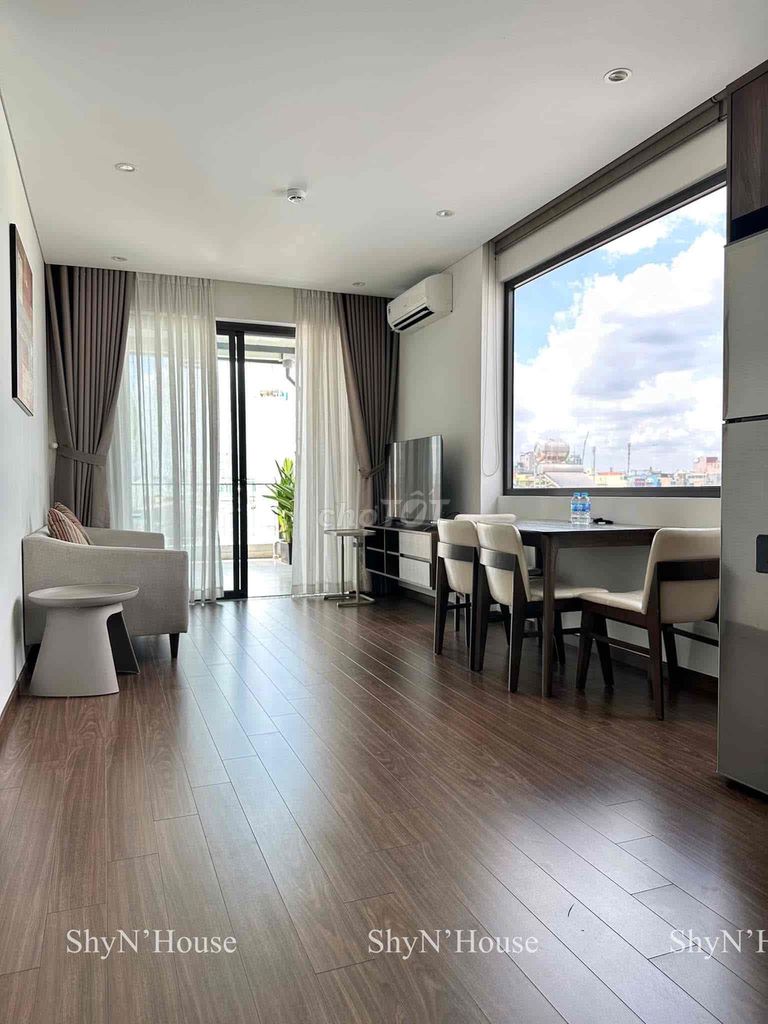 The full interior apartment is a nice seven-year-old security guard, the front desk 24/7, electrical only.