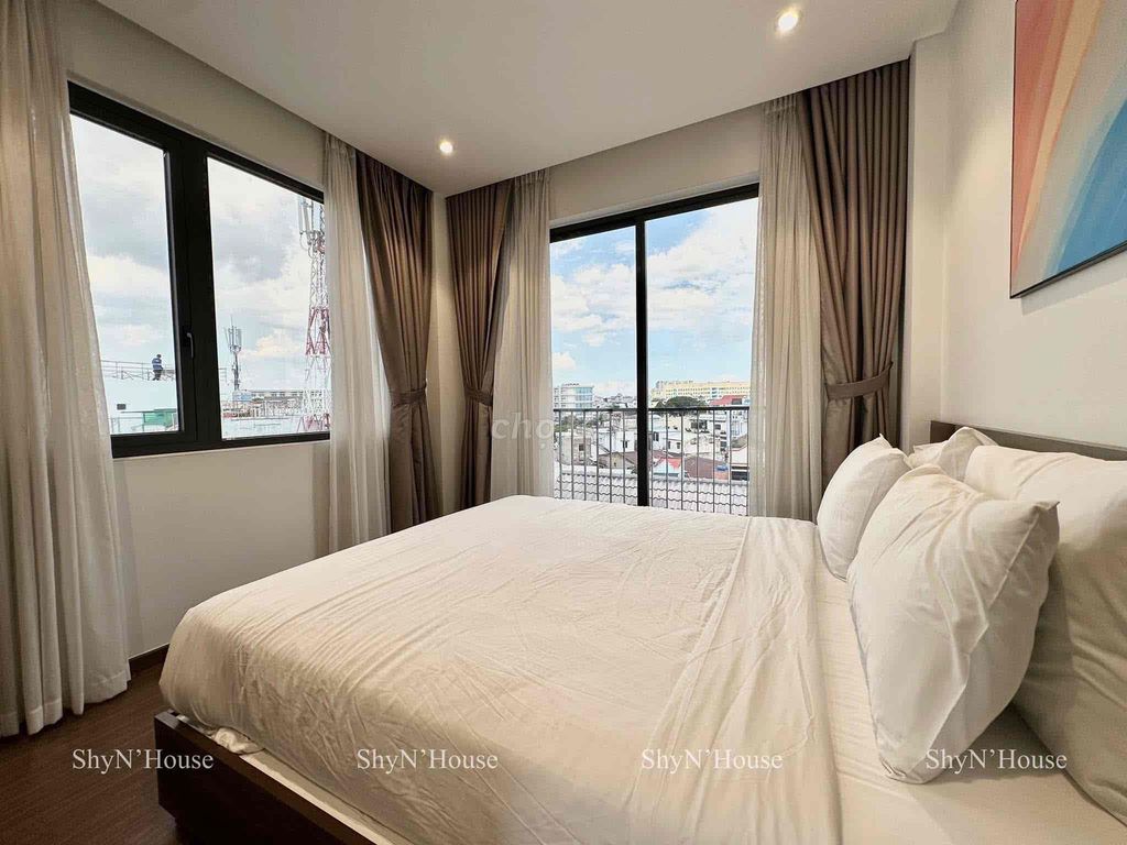 The full interior apartment is a nice seven-year-old security guard, the front desk 24/7, electrical only.