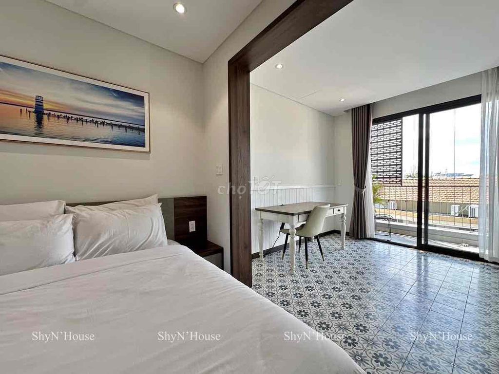 The full interior apartment is a nice seven-year-old security guard, the front desk 24/7, electrical only.