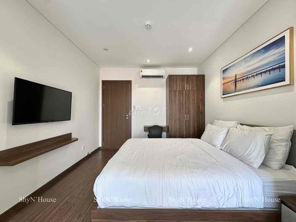 The full interior apartment is a nice seven-year-old security guard, the front desk 24/7, electrical only.