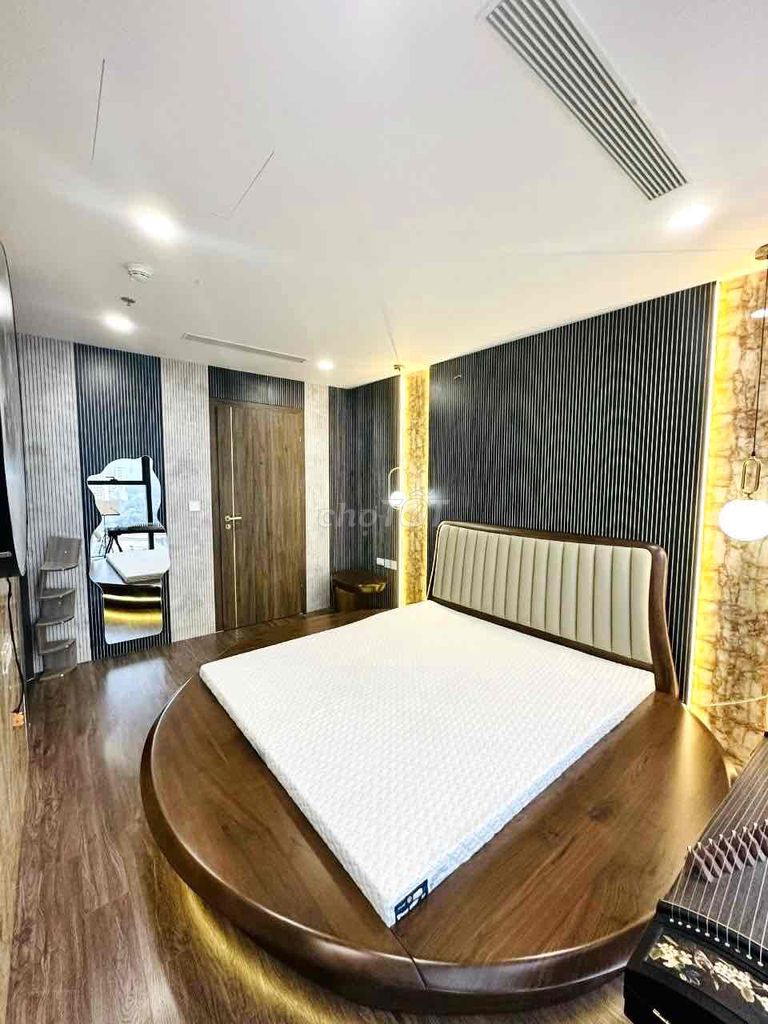 Rent Sunshine Sky City District 7 big corner 84 meters 2 bedroom 2 nice full interior toilet