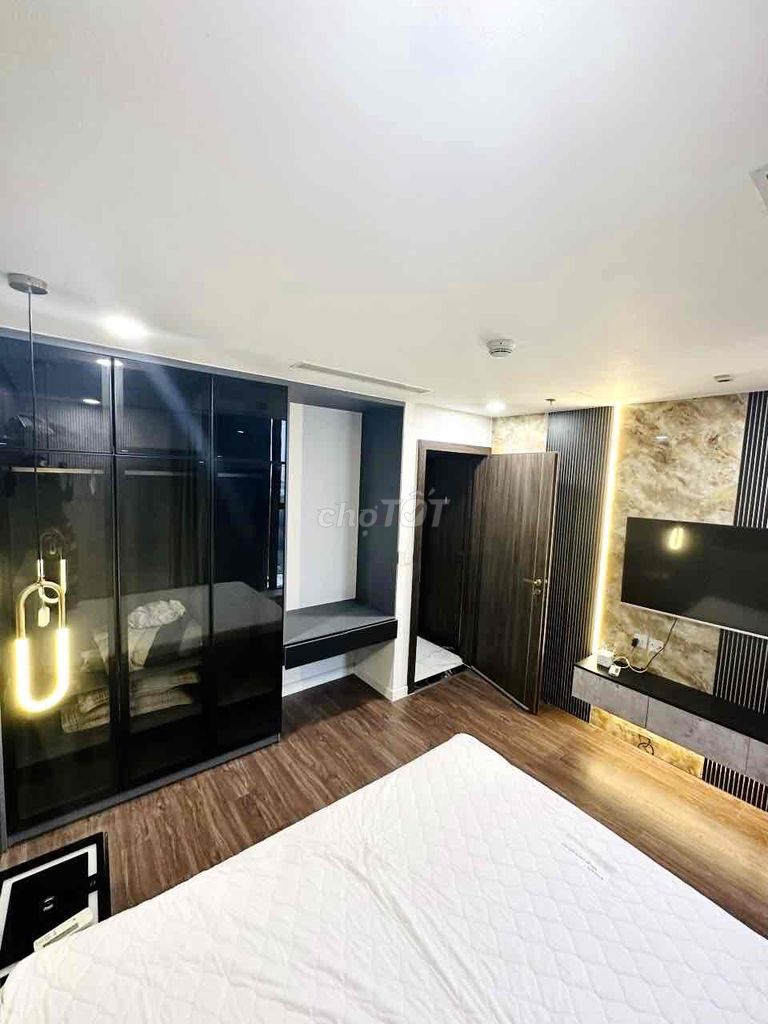 Rent Sunshine Sky City District 7 big corner 84 meters 2 bedroom 2 nice full interior toilet