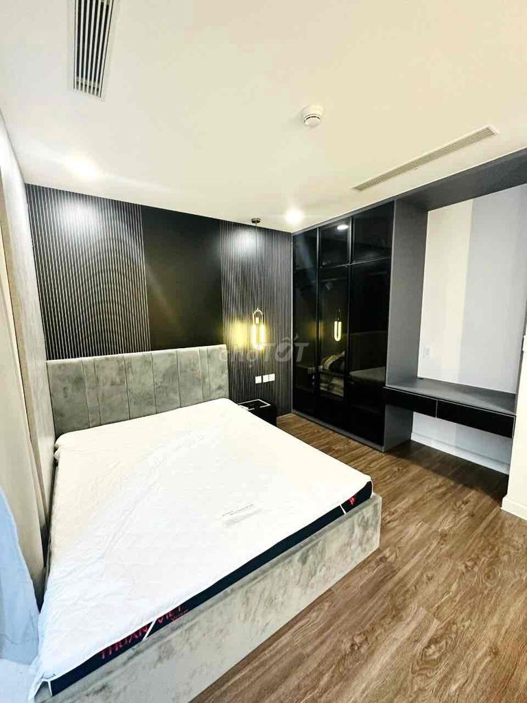 Rent Sunshine Sky City District 7 big corner 84 meters 2 bedroom 2 nice full interior toilet