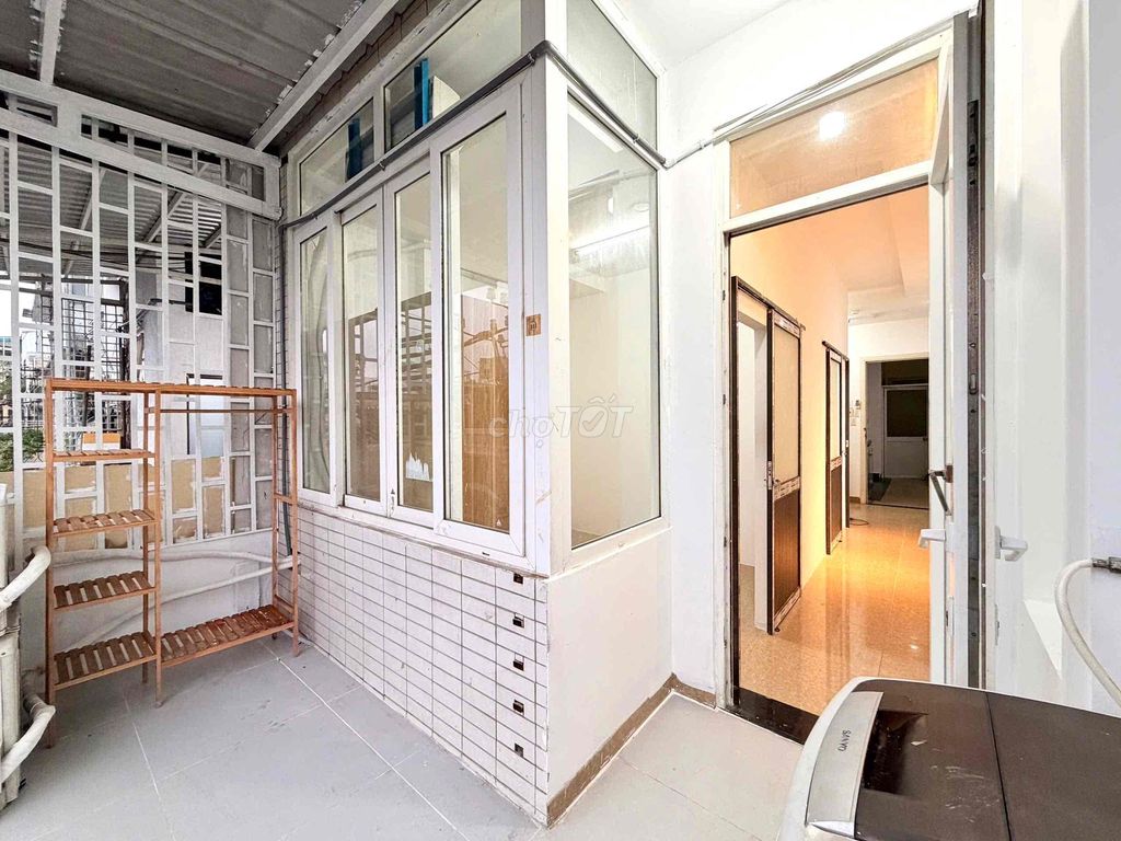 Hire 2 Bedroom Bancol Full interior 44 cars in Lê Văn Sỹ Bridge.