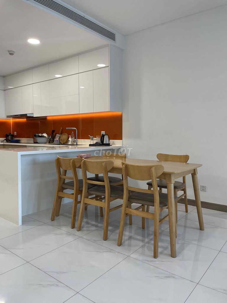 Good price - renting apartment 2 bedroom plus 1 Sunwah Pearl, big area