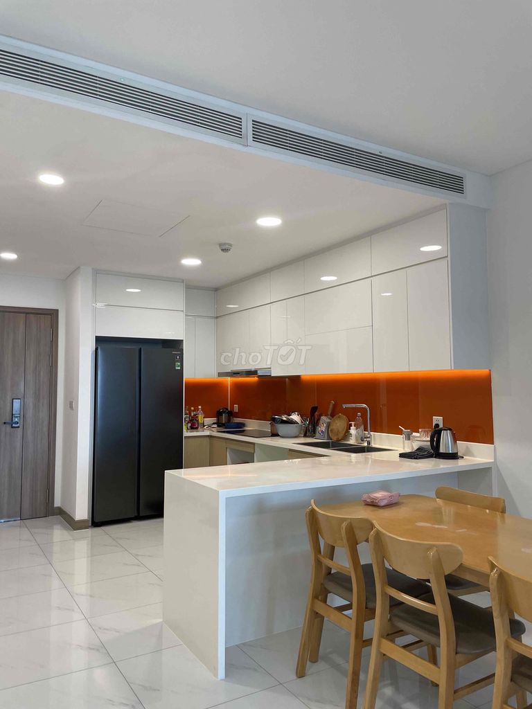 Good price - renting apartment 2 bedroom plus 1 Sunwah Pearl, big area