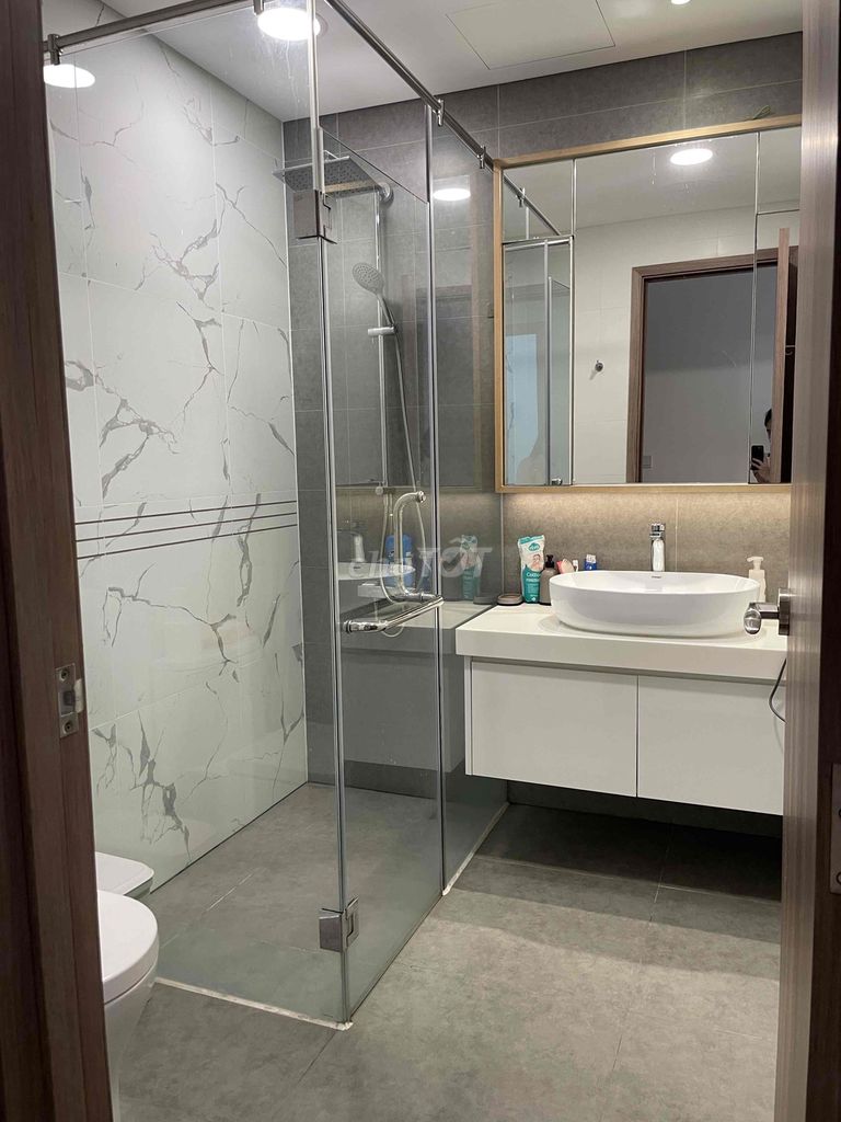 Good price - renting apartment 2 bedroom plus 1 Sunwah Pearl, big area