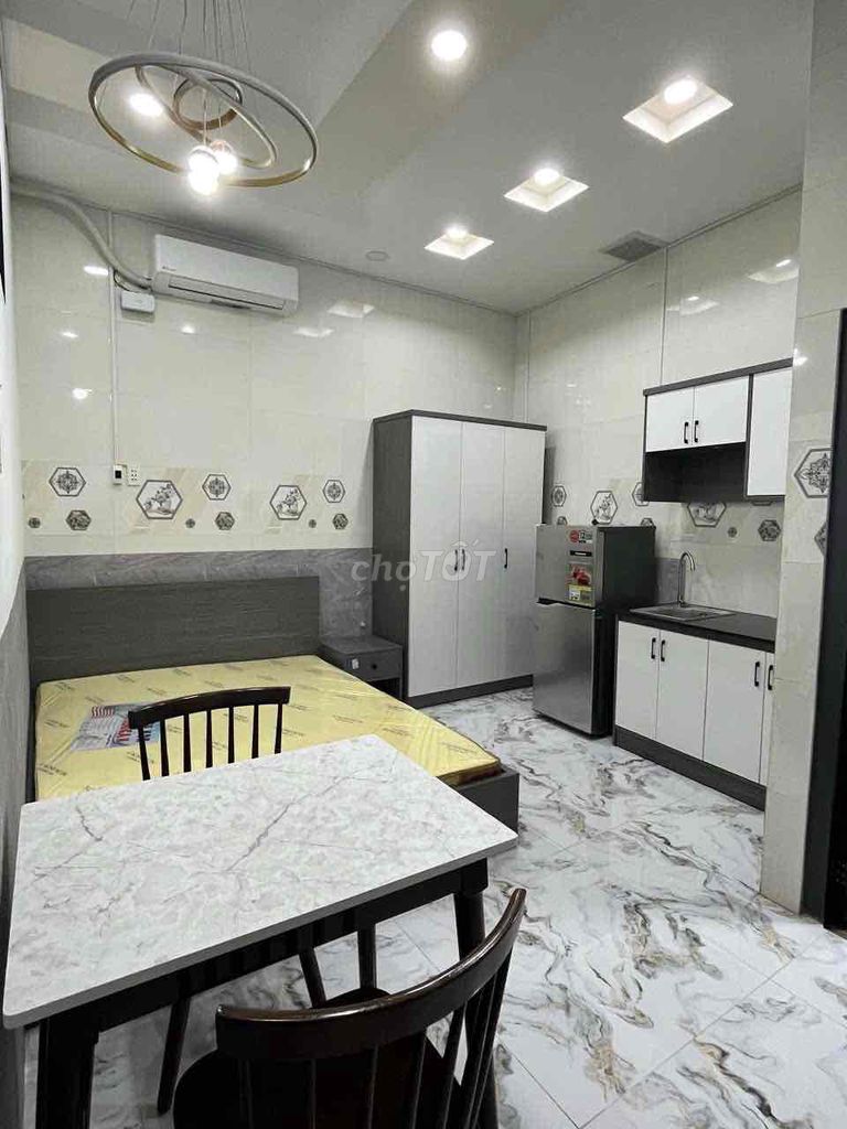 The new mini Full interior is 800 m Hồng Bàng from the University of Medicine.