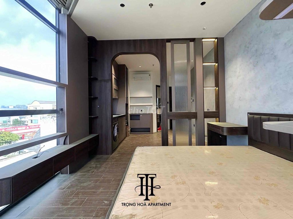 Rent a one-room room right here at the B-Full Minister's Academy inside the elevator shaft.