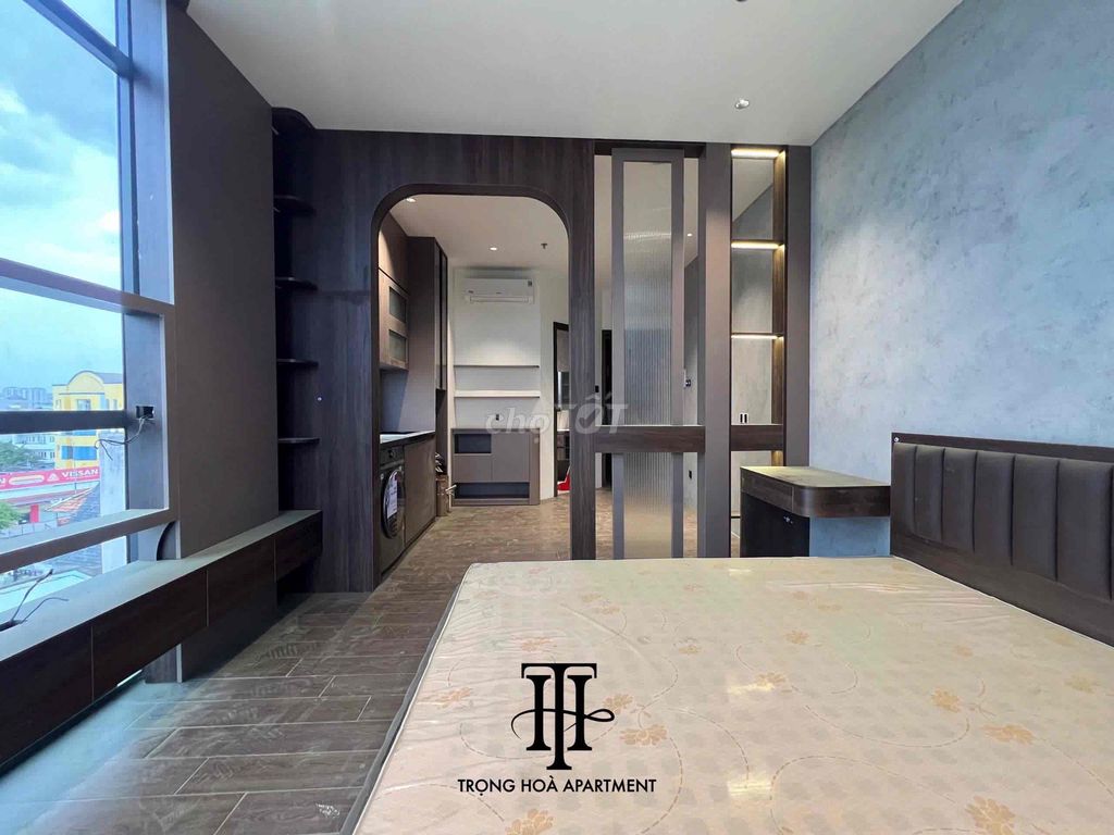 Rent a one-room room right here at the B-Full Minister's Academy inside the elevator shaft.