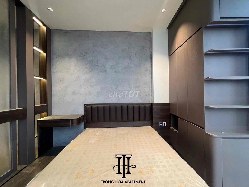 Rent a one-room room right here at the B-Full Minister's Academy inside the elevator shaft.