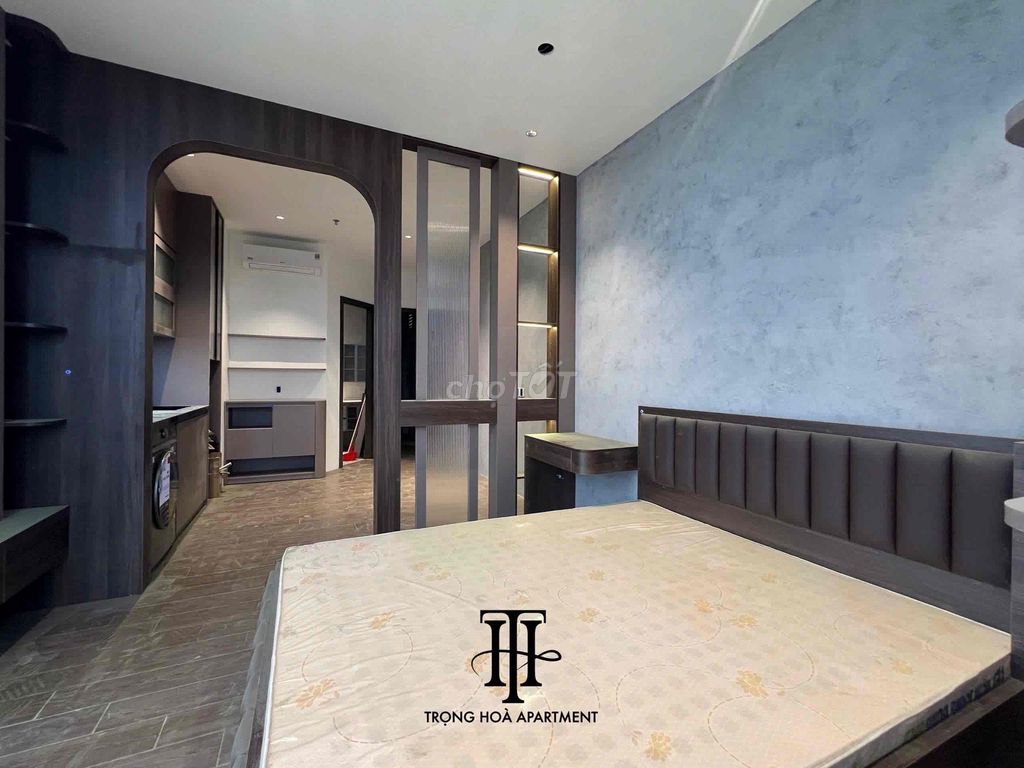 Rent a one-room room right here at the B-Full Minister's Academy inside the elevator shaft.