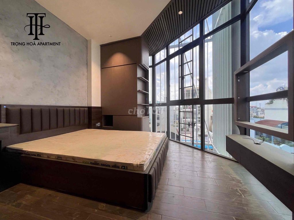 Rent a one-room room right here at the B-Full Minister's Academy inside the elevator shaft.
