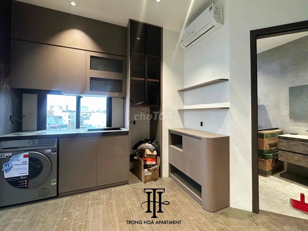 Rent a one-room room right here at the B-Full Minister's Academy inside the elevator shaft.