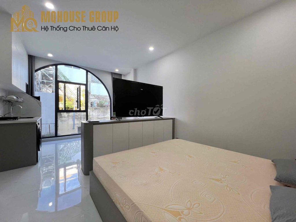 Three new suites full of senior furniture right ontte Nguyễn Văn Lượng.