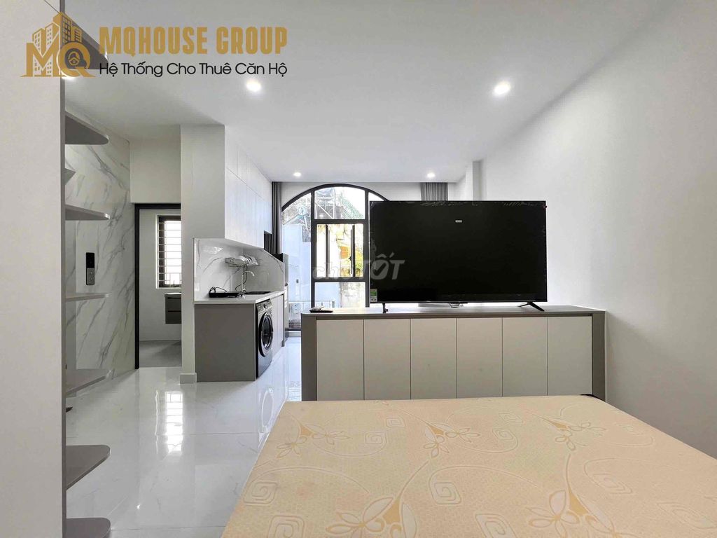 Three new suites full of senior furniture right ontte Nguyễn Văn Lượng.