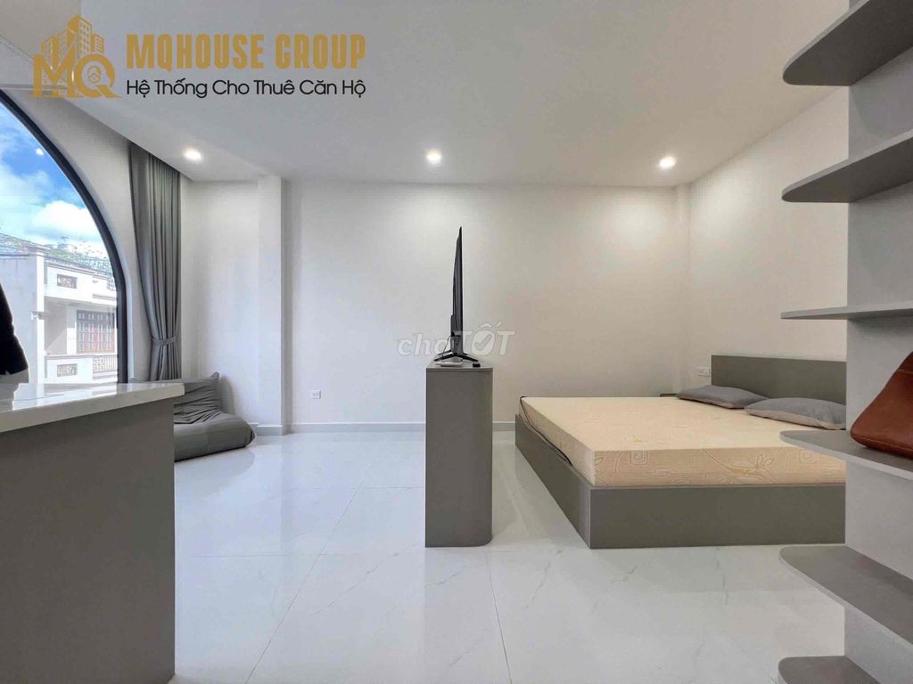 Three new suites full of senior furniture right ontte Nguyễn Văn Lượng.