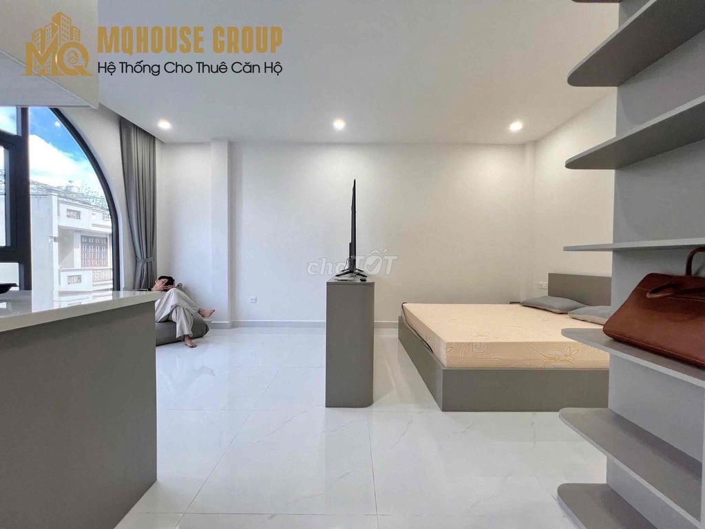 Three new suites full of senior furniture right ontte Nguyễn Văn Lượng.